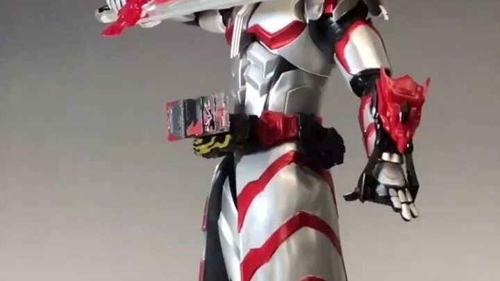 Mẫu nhà máy mới nhất của SHF Kamen Rider Sabre Dragon Knight