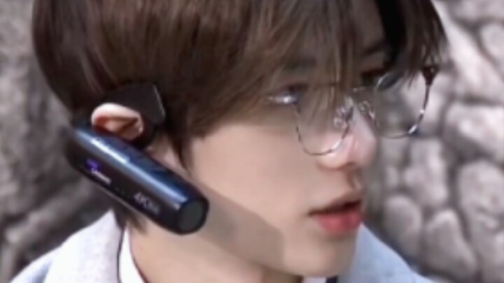 [Cui Bingui] Will you hold me close, kiss me tight, and let the spring breeze wrap around me?