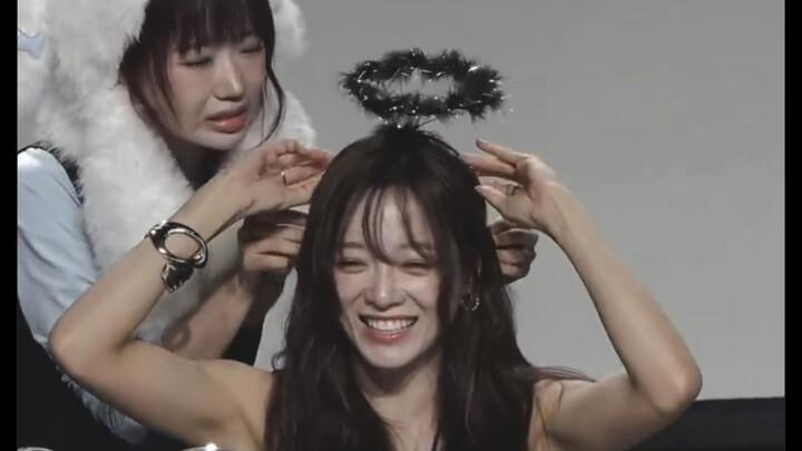 Trên Twitter rộn ràng bàn tán về “Kim Sejeong khiến Chaeyeon phải bất lực nhìn”