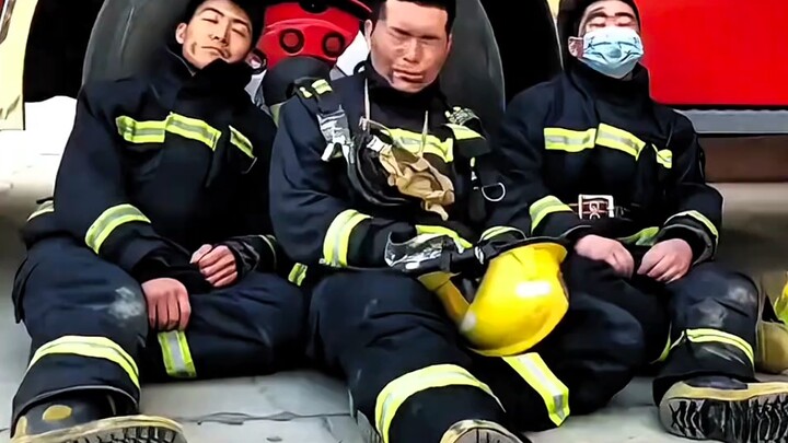 Một câu nói của cô gái trẻ đã khiến lính cứu hỏa ngỡ ngàng, quả nhiên cư dân mạng thời nay đúng là q