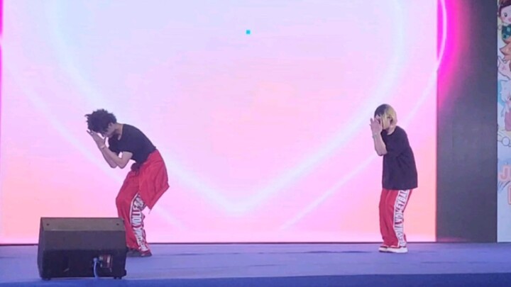 มาชมการแสดงสุดหวาน "Love Dance" โดย Kuroken Jump เท่านั้นนะคะ❤~
