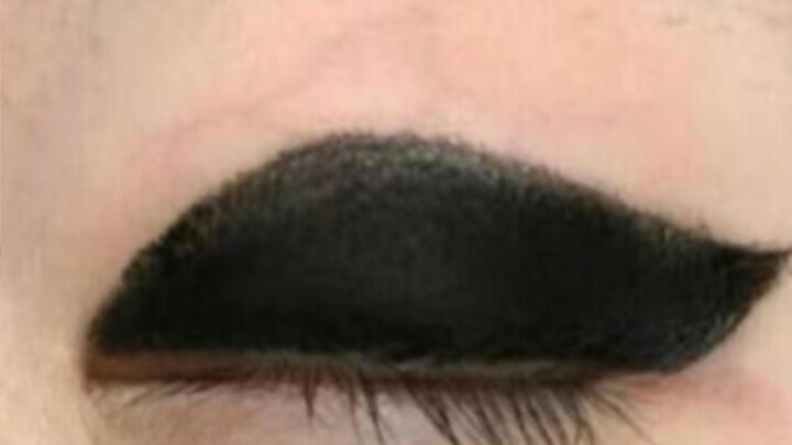 فهمتُ أسلوب رسم خط العين للقطط الصغيرة!!!