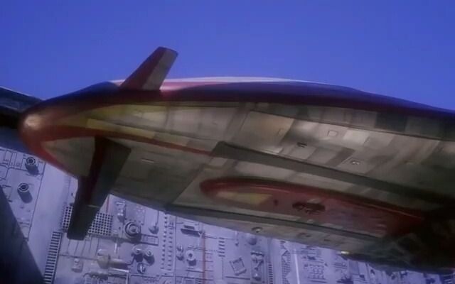 Pesawat tempur tim Ultraman sebelumnya dikirim (dipisahkan dan digabungkan) untuk dirakit - Bab Heis