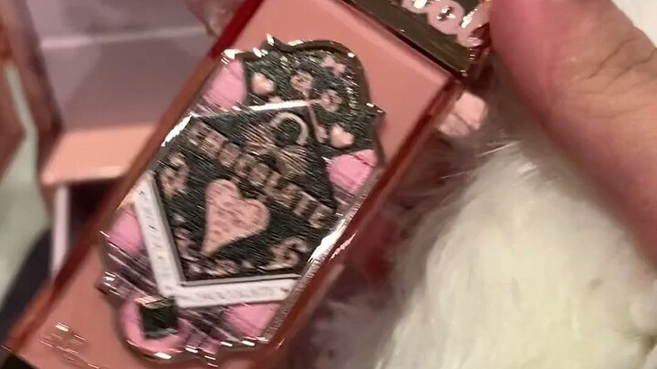 Huazhishuo kamu benar-benar memperlakukanku seperti seorang putri yang dimanja