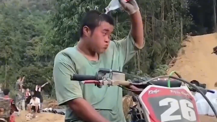 Adegan pertolongan bencana China yang terkenal yang mengejutkan orang asing!