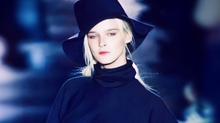 How Captivating the Night Can Be: Carmen Kass x All-Black Outfits
