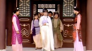 In the past, the "ladies of noble families" walked in an elegant and dignified manner, but now they 