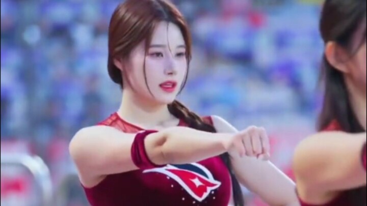 สาวชุดแดง