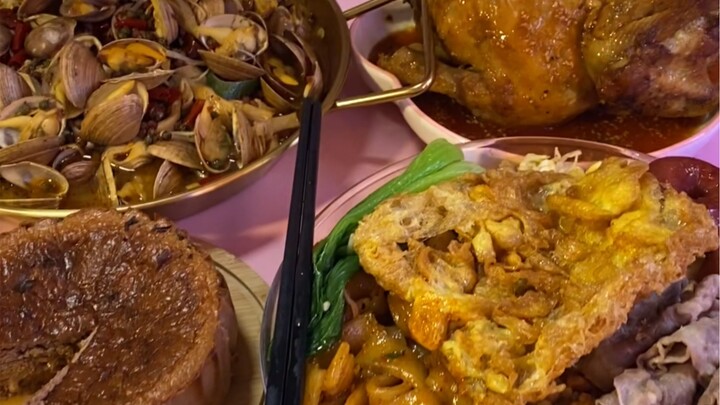 Ban ngày tôi đã ăn luôn bữa tối rồi, thế này thì có mà gầy chết mất!