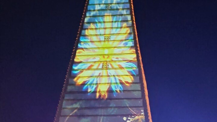แสงสีเสียงในงานแห่เทียนพรรษายลได้ตลอดเดือนณ.วัดพระธาตุหนองบัวจังหวัดอุบลราชธานีประเทศไทย