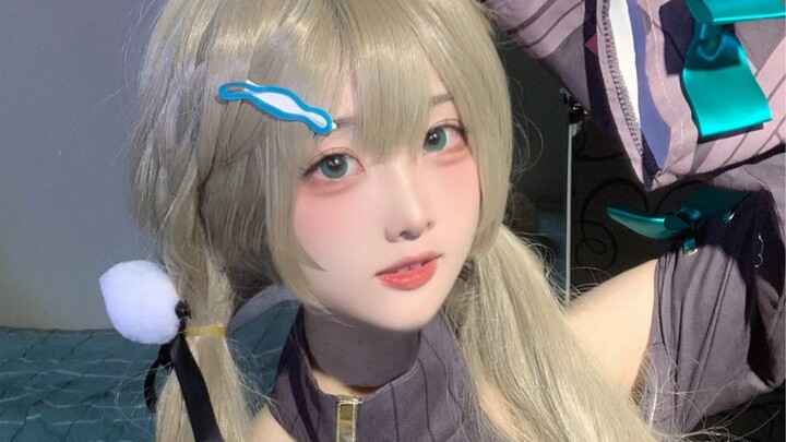 Whose dorm room is housing a greenfinch?