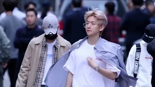 【边伯贤｜少年感】自认为这段视频少年感封神！谁能拒绝快乐修狗啊！