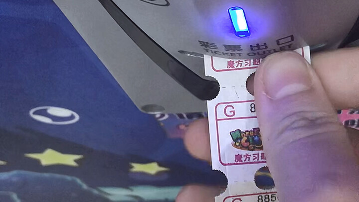 Streamer sebenarnya ingin mengambil satu atau dua lembar dari sini, tetapi ternyata…… Silakan lihat 