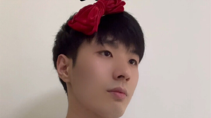 Online: What are you holding back?   In real life: He totally didn’t see me just now, right?