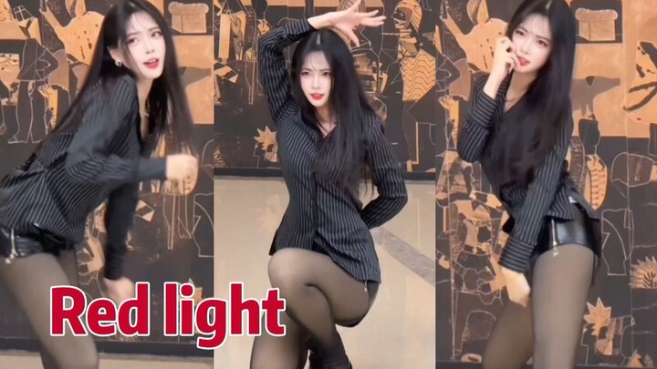 สาวเซ็กซี่ในชุดสูทดำเต้นเพลง Red Light นักเต้นสุดมั่นผู้โดดเด่นในโซเชียล!