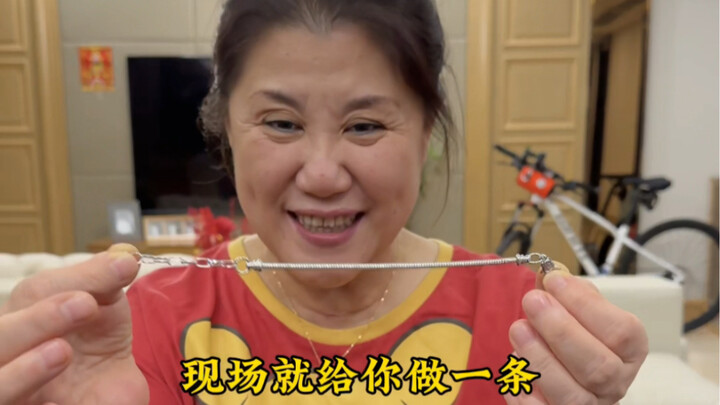 Kalau kita pilih barang ini untuk diberikan pada siapa pun, pasti orang tersebut akan sangat senang!