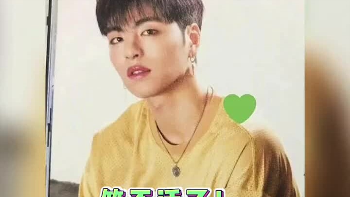 حادثة مُدهِشة تمامًا! الملابس التي يرتديها فنانون كوريون تحمل طباعة لقيمنا الجوهرية الاشتراكية! مضحك