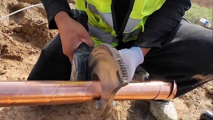 كمهندس كهرباء مخضرم، قد لا تحتاج لمعرفة أسلاك النيوترال والخط، لكن لا بد أن تعرف سعر النحاس اليوم!