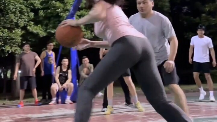 “Bermain basket sampai berkeringat deras”