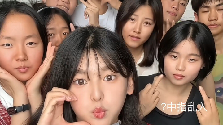 Hãy cùng xem ảnh chụp chung của cô gái khiếm thính và các bạn cùng lớp nào!!