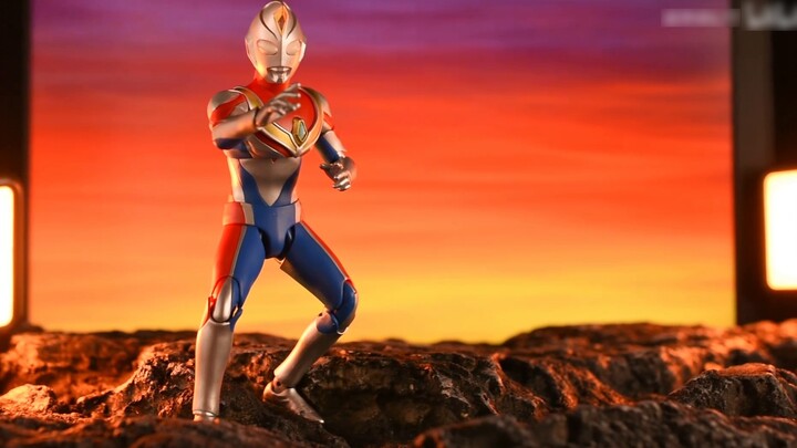 How to take sunset photos of SHF Ultraman? The real bone sculpture Dyna Light of Hope Shining Type i