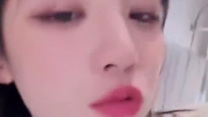 Lý do Song Yuqi không hát Whiplash