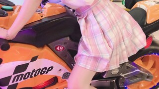 【الجرذ الصغير】عندما تشجعني الأخت على الرقص في الخارج...