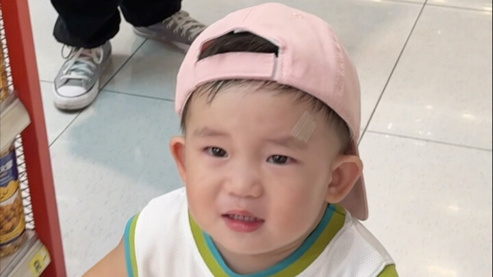 คุณลุงแกล้งทำเป็นคนแปลกหน้ามาแย่งขนมของหลาน…