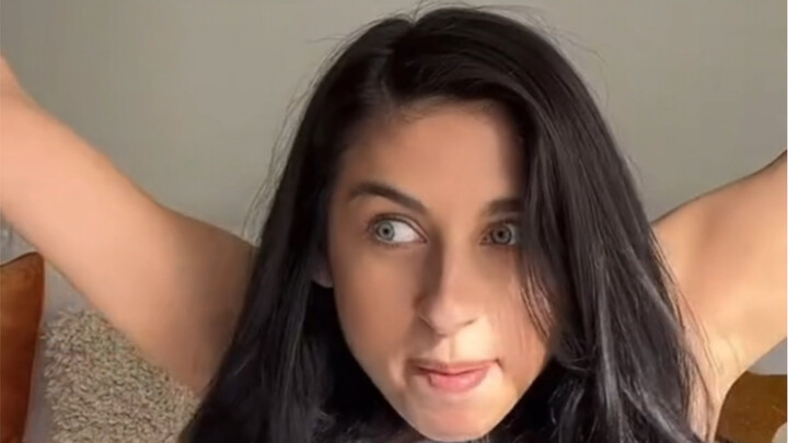 Cewek asing kocak meniru Miss World sambil menyebutkan nama negara! Yang terakhir bikin ngakak!