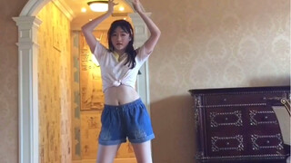 A high school student's energetic and girly cover of ITZY—ICY (younger brother breaks in)