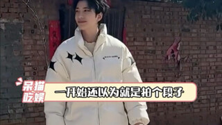 عادةً ما يتظاهرون بالغباء على الإنترنت، لكن مفاجأة! في سريرهم، يصبحون أكثر ذكاءً بكثير.