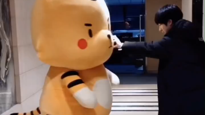 Đây có lẽ là lần duy nhất Hách Nhi chiến thắng Tiểu Trương Trương#Nguyên Lâm#