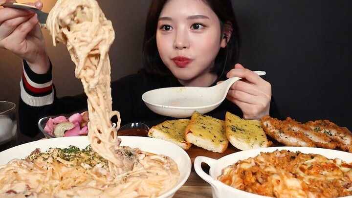 Mỳ Ý cay + Cơm hải sản + Bánh mì + Thịt heo bít tết chiên-Ăn với Boki