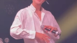I haven't watched Ruya's live performance of Farewell, so I'll make a pseudo straight shot cut