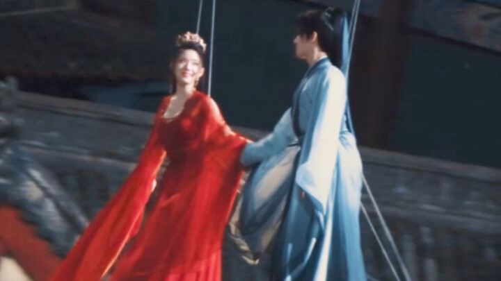 QSTX = Bergandengan Tangan dengan Dunia! Bergandengan tangan, memegang payung untuknya, menggodanya!