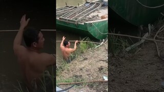 6 Giờ sáng xuống sông bơm nước vào ruộng cho máy lên cắt lúa
