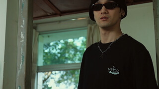 I don't have much money in my pocket, so I wear oversize clothes.