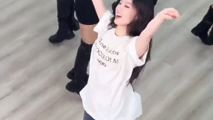 I really love the dancing vibe of Sister Dan! ~
