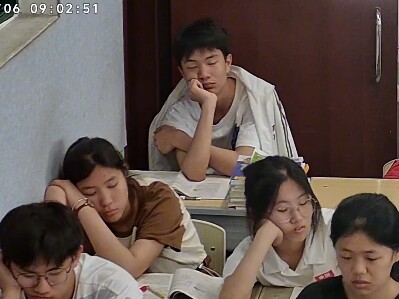 Guru bilang inilah performa sekolah adik laki-laki.