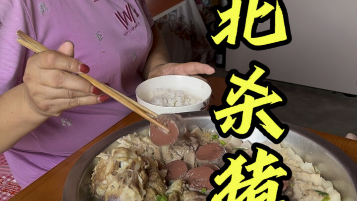 A must-try dish in Northeast China: tangy, fragrant, and steaming hot—so delicious!