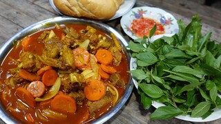 Người ta nấu bò kho. Bin nấu sường heo kho bánh mì - Bin Đen Miền Tây # 287