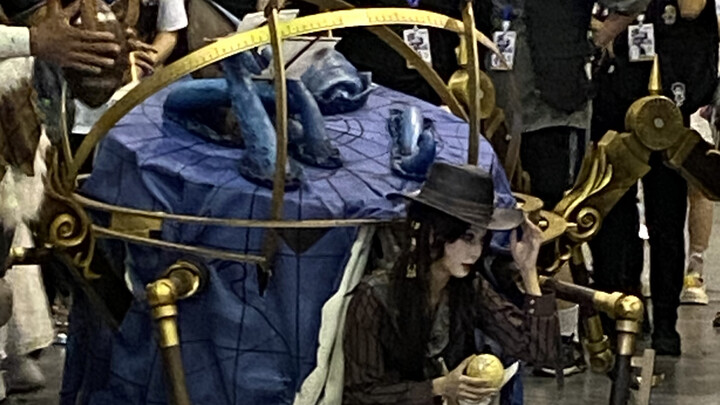 Video berkeliling area pesta kebun The Uncertain dengan semua karakter (di akhir ada adegan Mata Gil