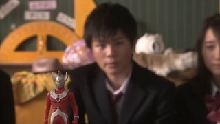 Tidak peduli seberapa besar Anda, galaksi selalu lebih besar dari Anda! Ultraman Galaxy harus dikelu