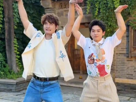 【张远｜武艺】一起大展鸿图，帮忙看看哥俩跳的齐不齐