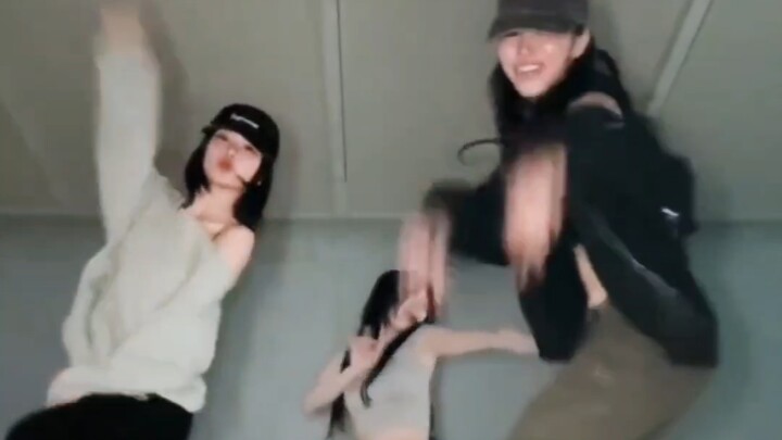 في مكان لم يهتم به أحد، حصدت فرقة ITZY المرتبة الأولى هذا العام بين فرق الفتيات من الجيل الخامس على 