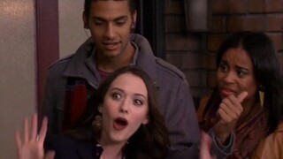 [2 Broke Girls] MAX chưa bao giờ phải xếp hàng kể từ khi cô ấy còn nhỏ. Hóa ra cô ấy có một mẹo mà h