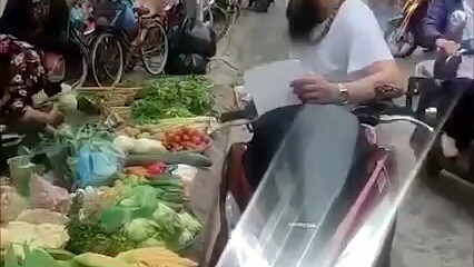 Đi chợ mua đồ hộ vợ kiểu