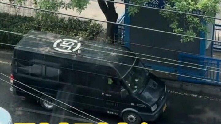 This SF Express delivery guy really nailed it!