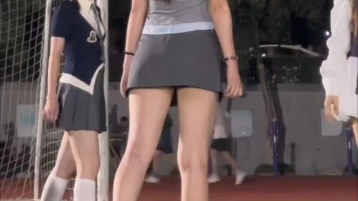 【华东交通大学】：学弟们，没事了去操场逛逛。