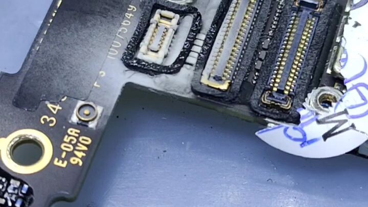 iphone 6s plus cannot on suddenly.. short line pp5v7 lcm avddh conn